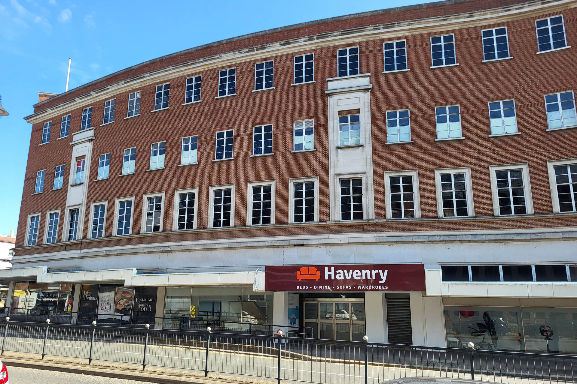 High_Street_Staines_Vandermolen_Real_Estate4